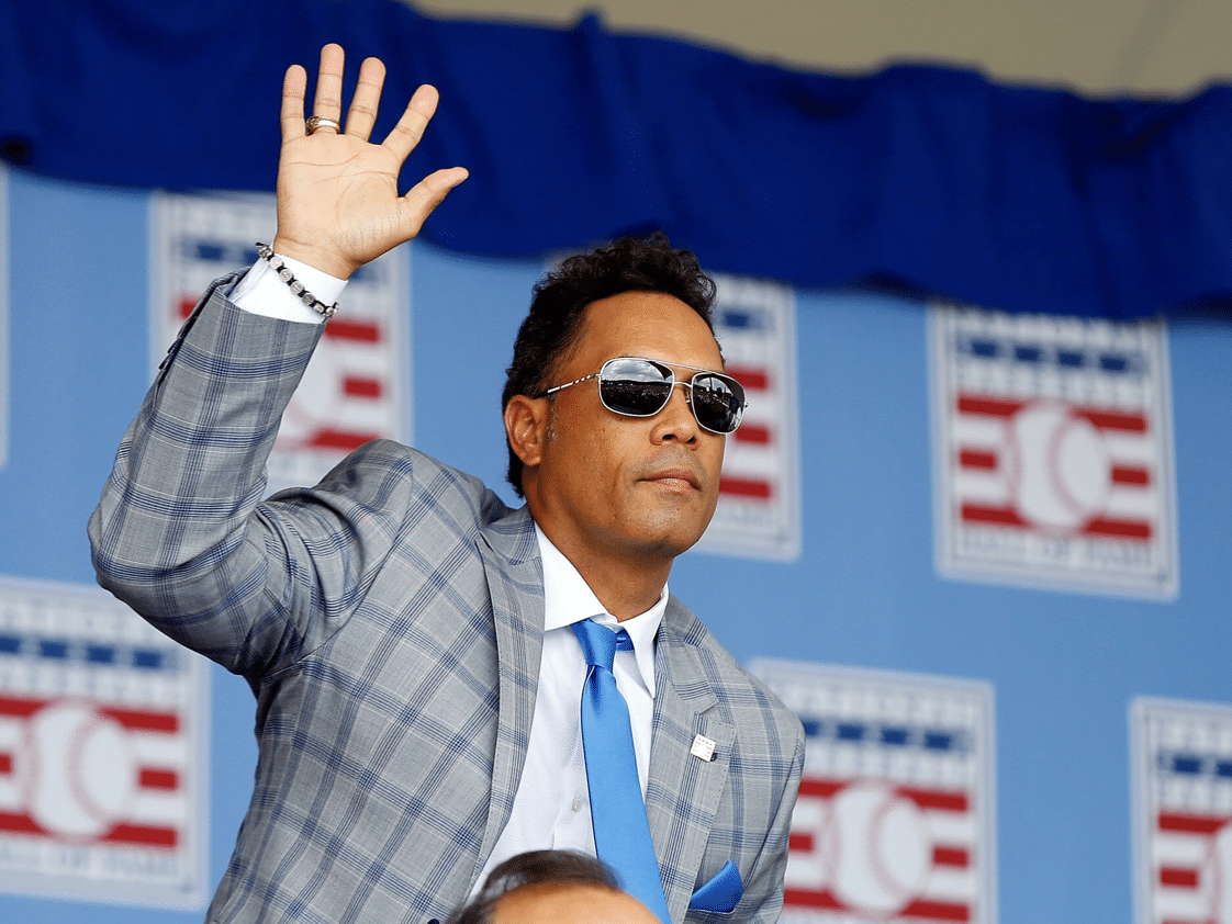 Roberto Alomar Is Removed From Baseball’s Present, if Not Its Past
